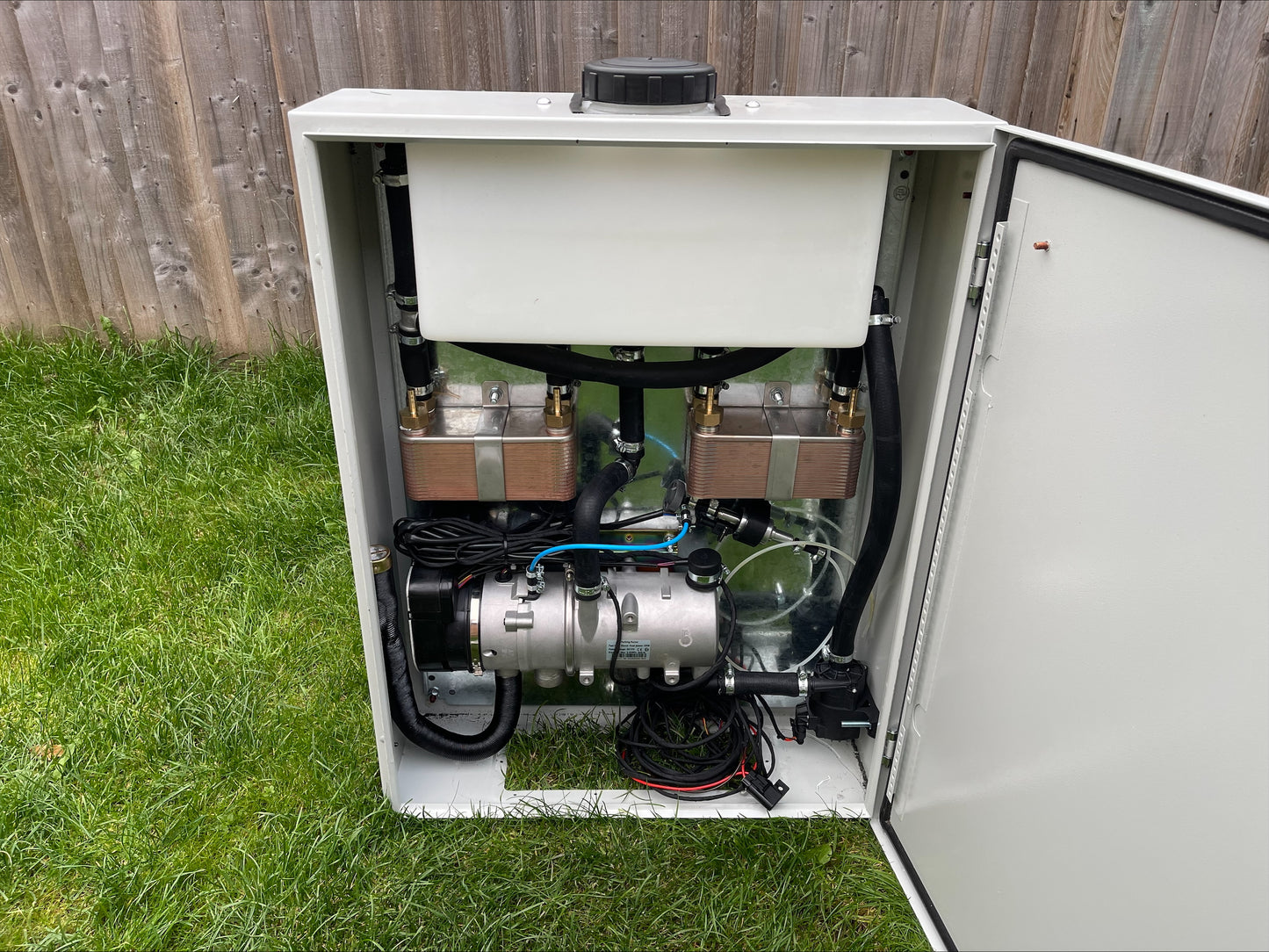Pure heat twin operator 9kw hot water window cleaning system